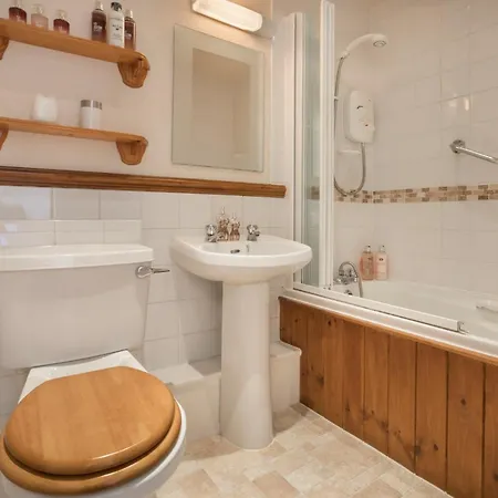 Hotel 2 Bed In Broomriggs Llh32 Near Sawrey
